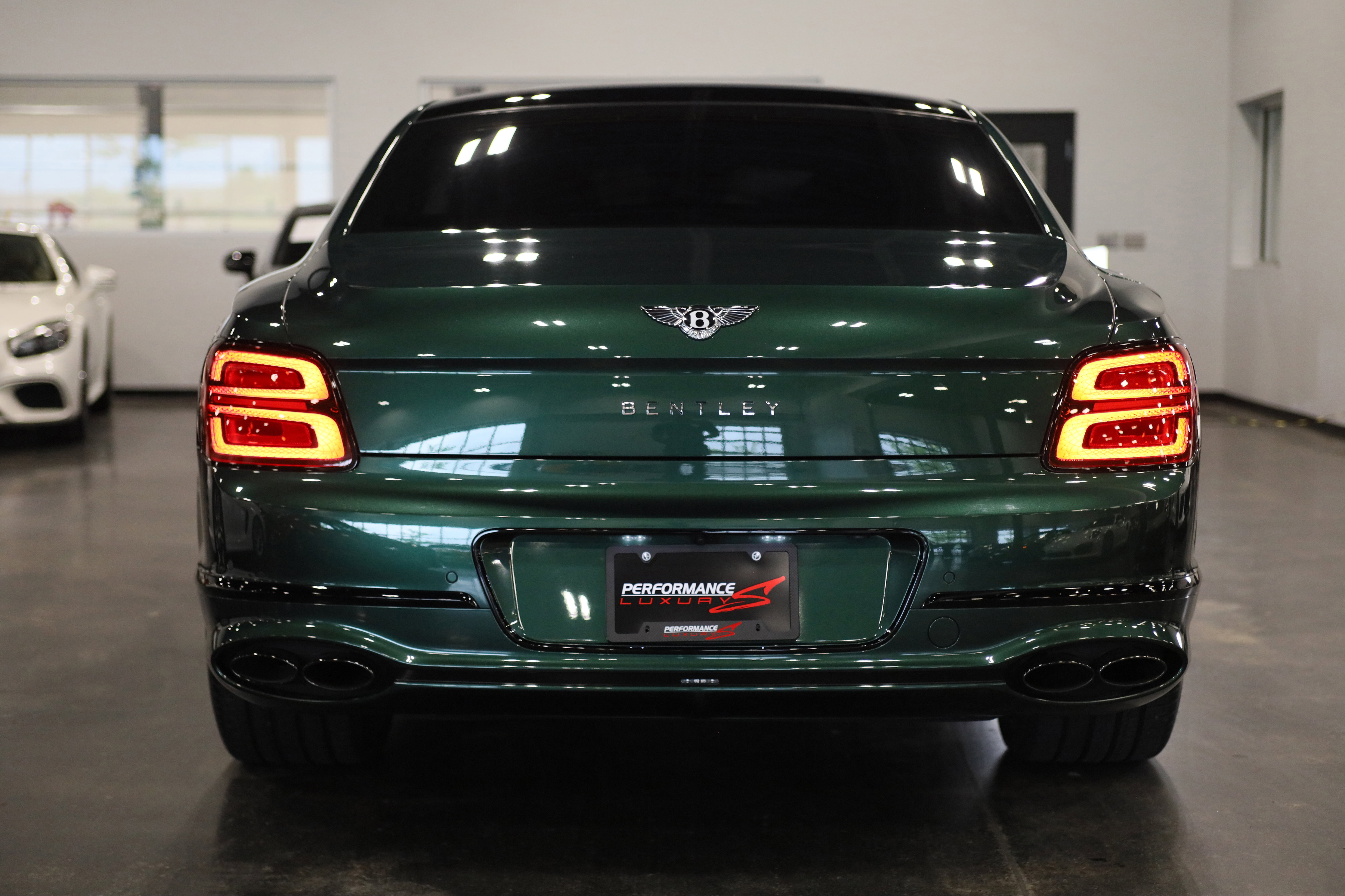 Used 2023 Bentley Flying Spur Plug-In Hybrid AWD/4WD image 6