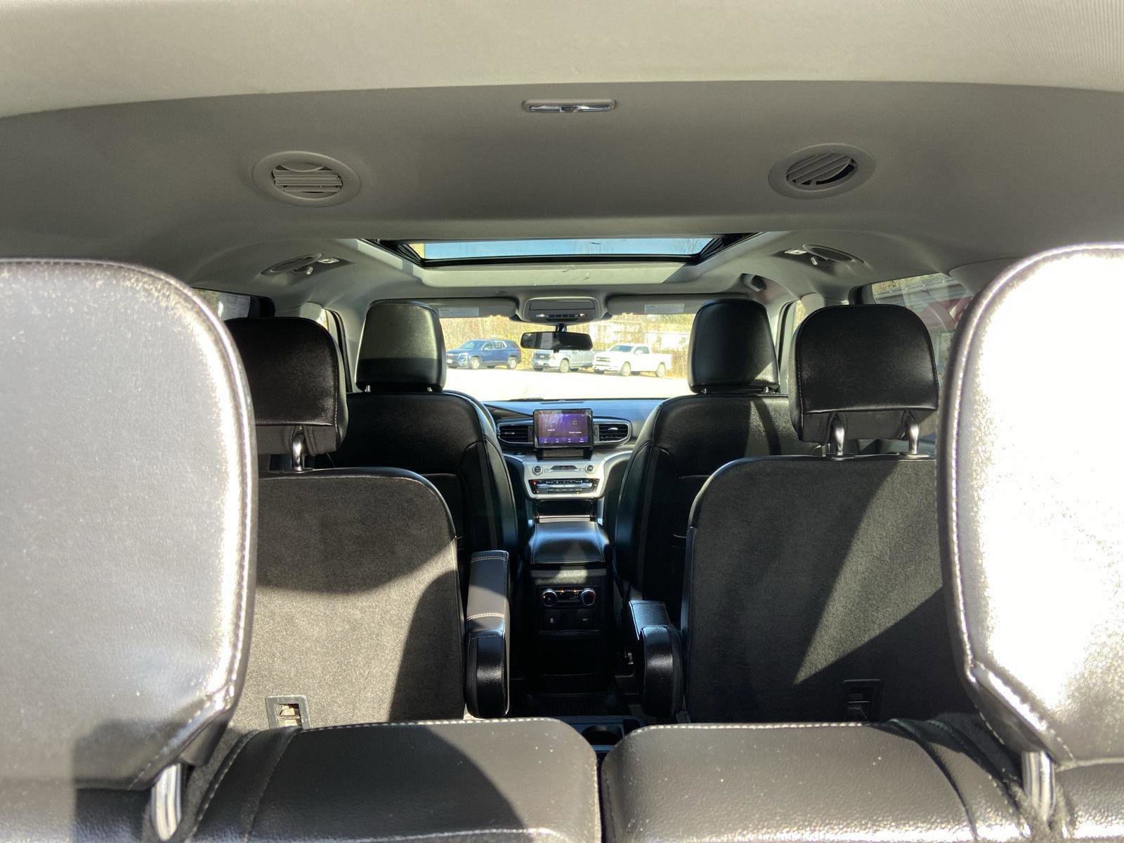 Used 2021 Ford Explorer XLT w/ Equipment Group 202A image 33