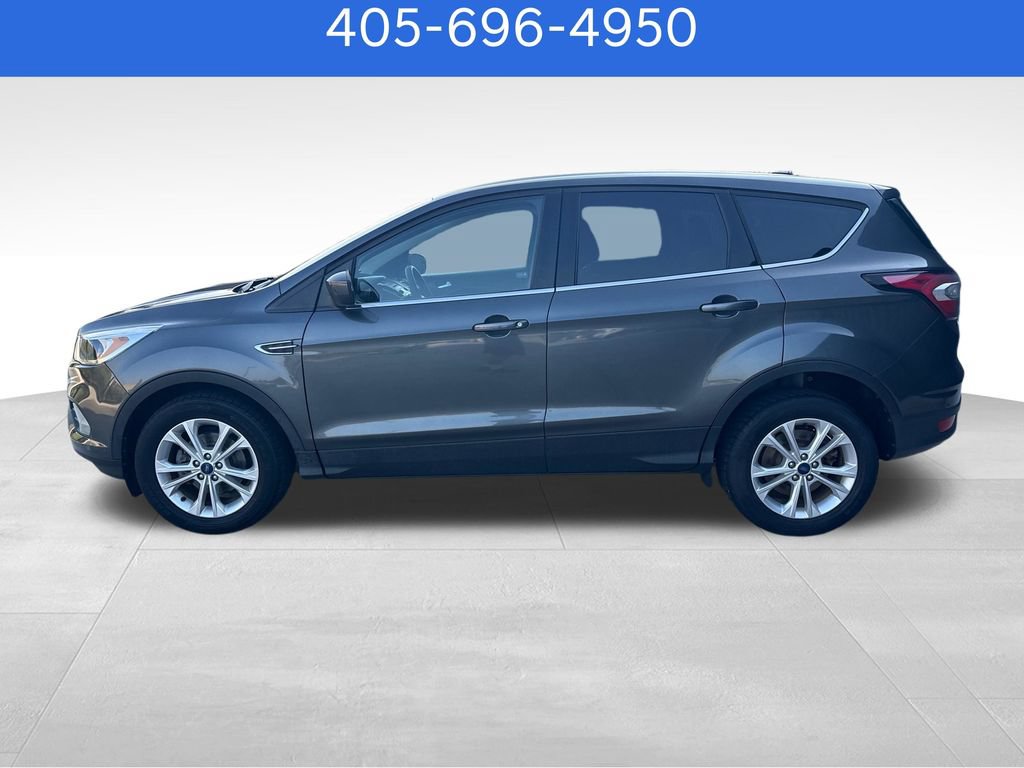 Used 2017 Ford Escape SE FWD image 2