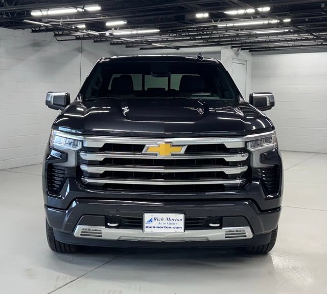 Used 2023 Chevrolet Silverado 1500 High Country w/ Technology Package AWD/4WD image 9