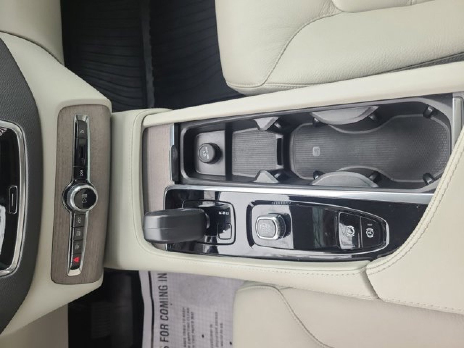 Used 2023 Volvo XC90 B6 Plus w/ Protection Package image 15