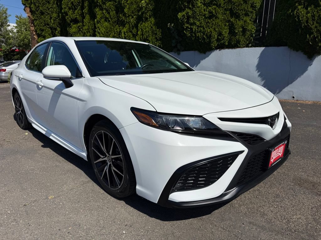Used 2024 Toyota Camry SE w/ Cold Weather Package AWD/4WD image 2