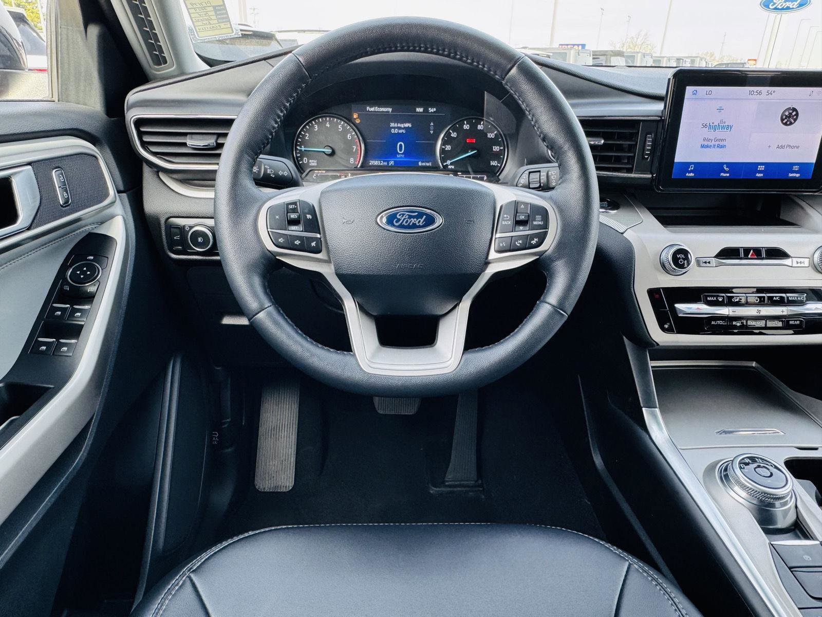 Used 2024 Ford Explorer XLT w/ Equipment Group 202A AWD/4WD image 17