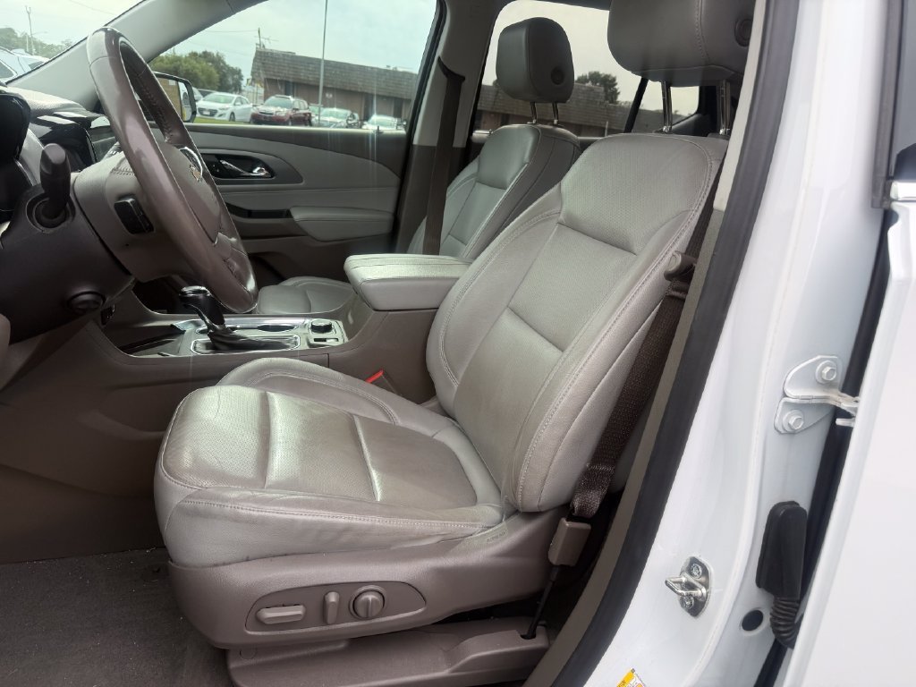 Used 2019 Chevrolet Traverse Premier w/ Driver Confidence II Package FWD image 10