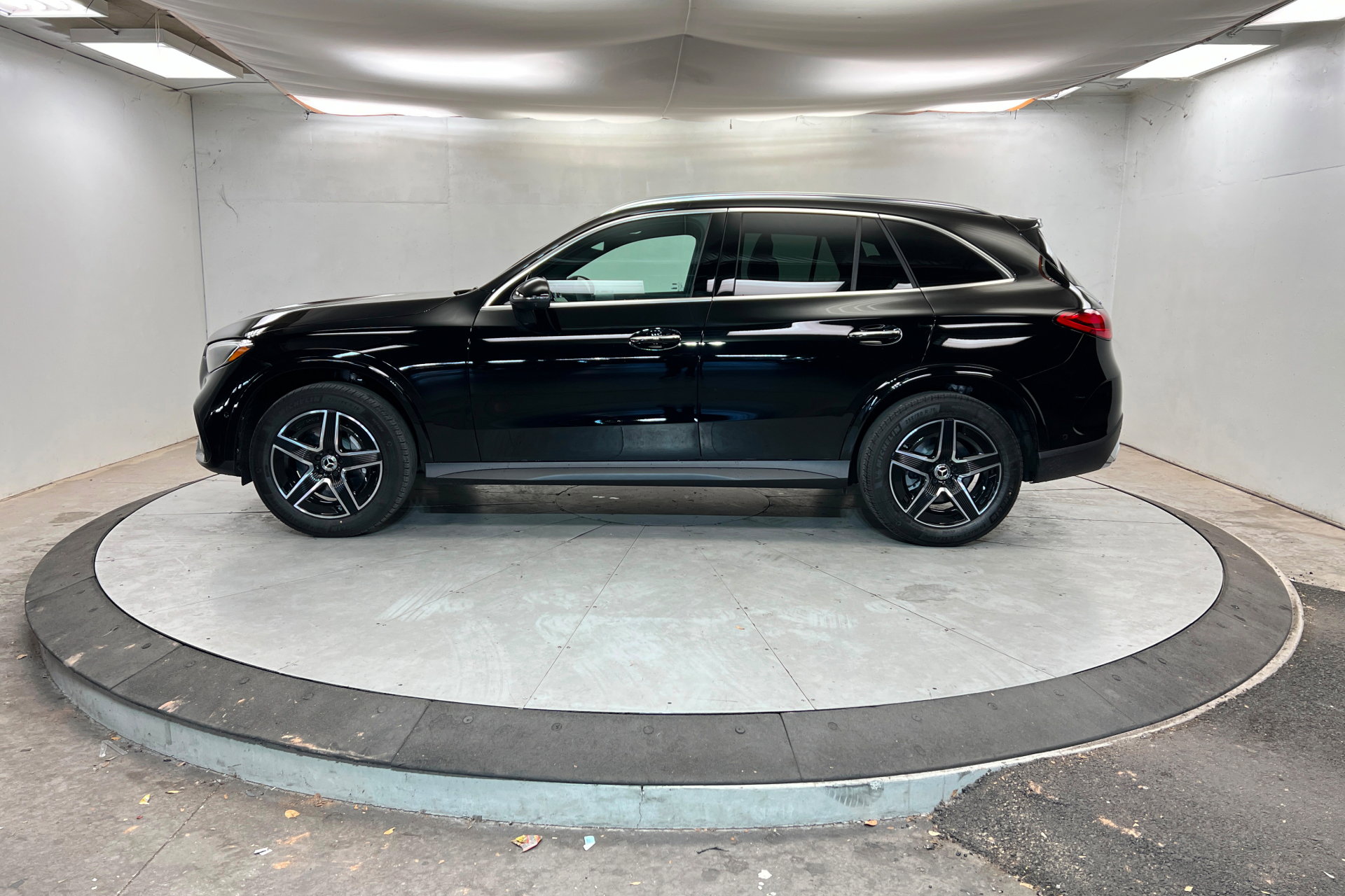 New 2026 Mercedes-Benz GLC 300 4MATIC image 2