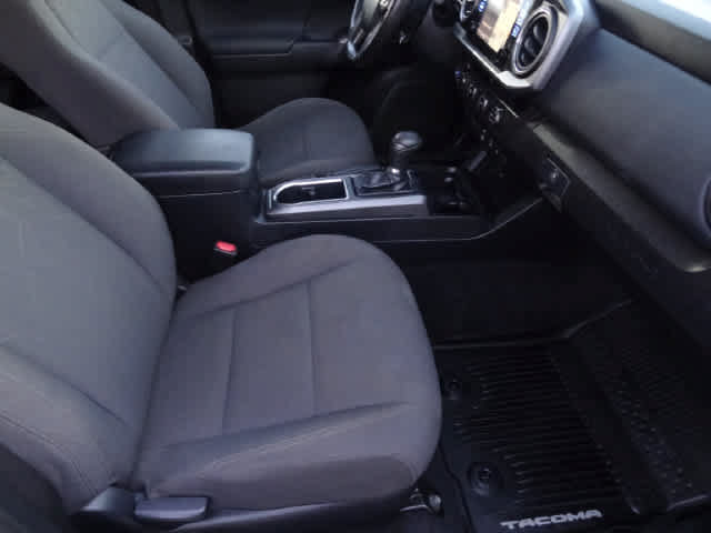 Used 2018 Toyota Tacoma TRD Sport AWD/4WD image 11