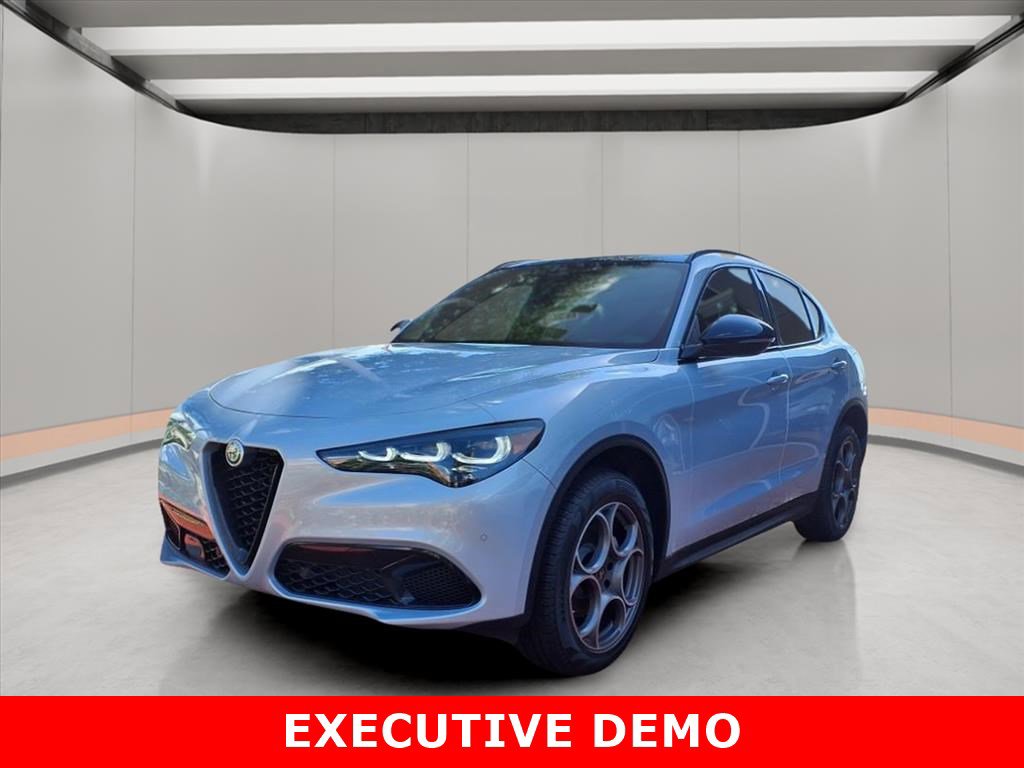 New 2025 Alfa Romeo Stelvio Sprint image 3