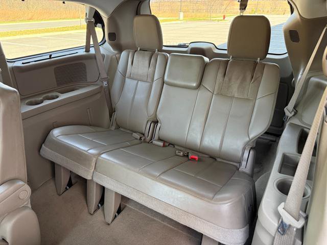 Used 2015 Chrysler Town & Country Limited Platinum w/ Trailer Tow Group FWD image 18