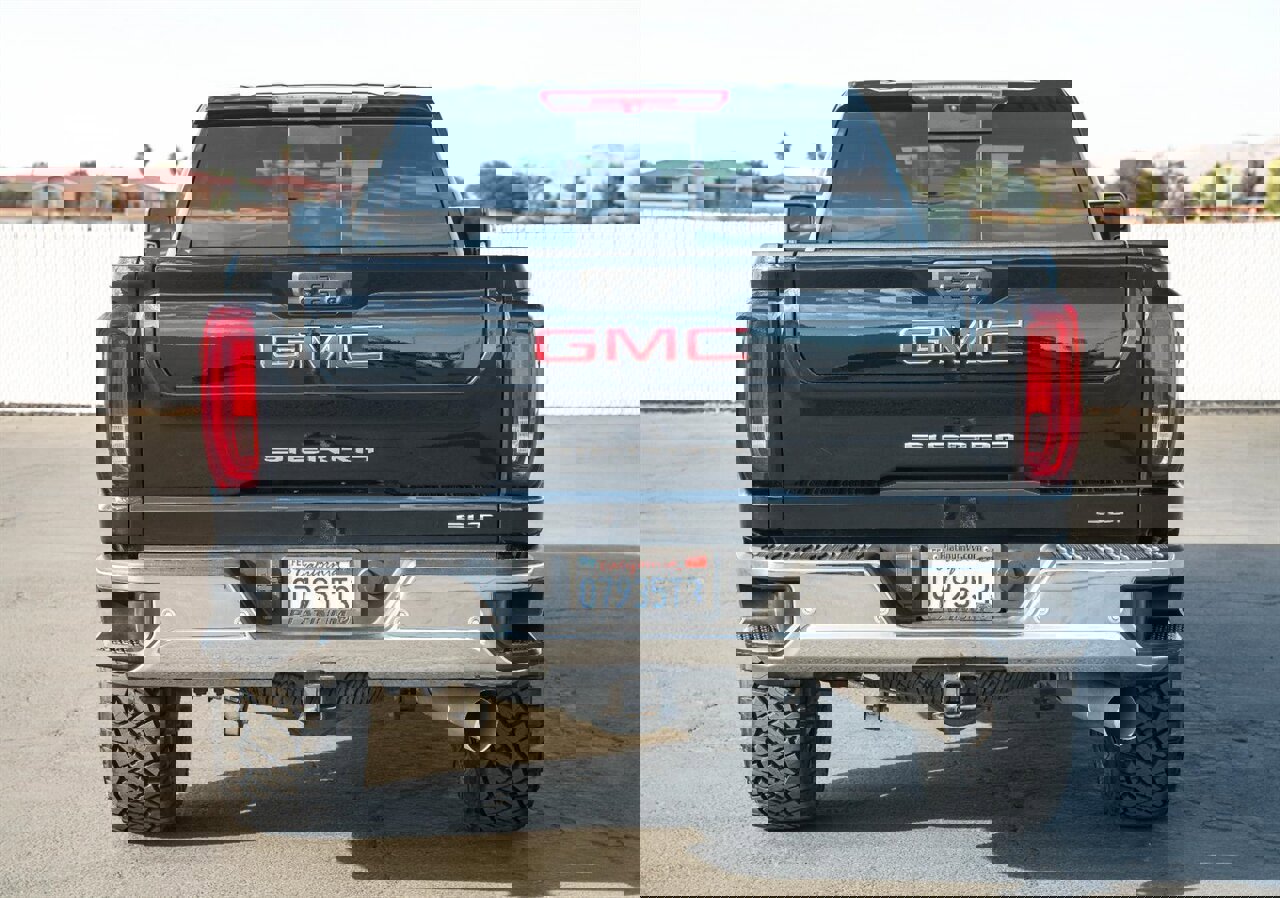 Used 2023 GMC Sierra 2500 SLT w/ SLT Premium Package image 8