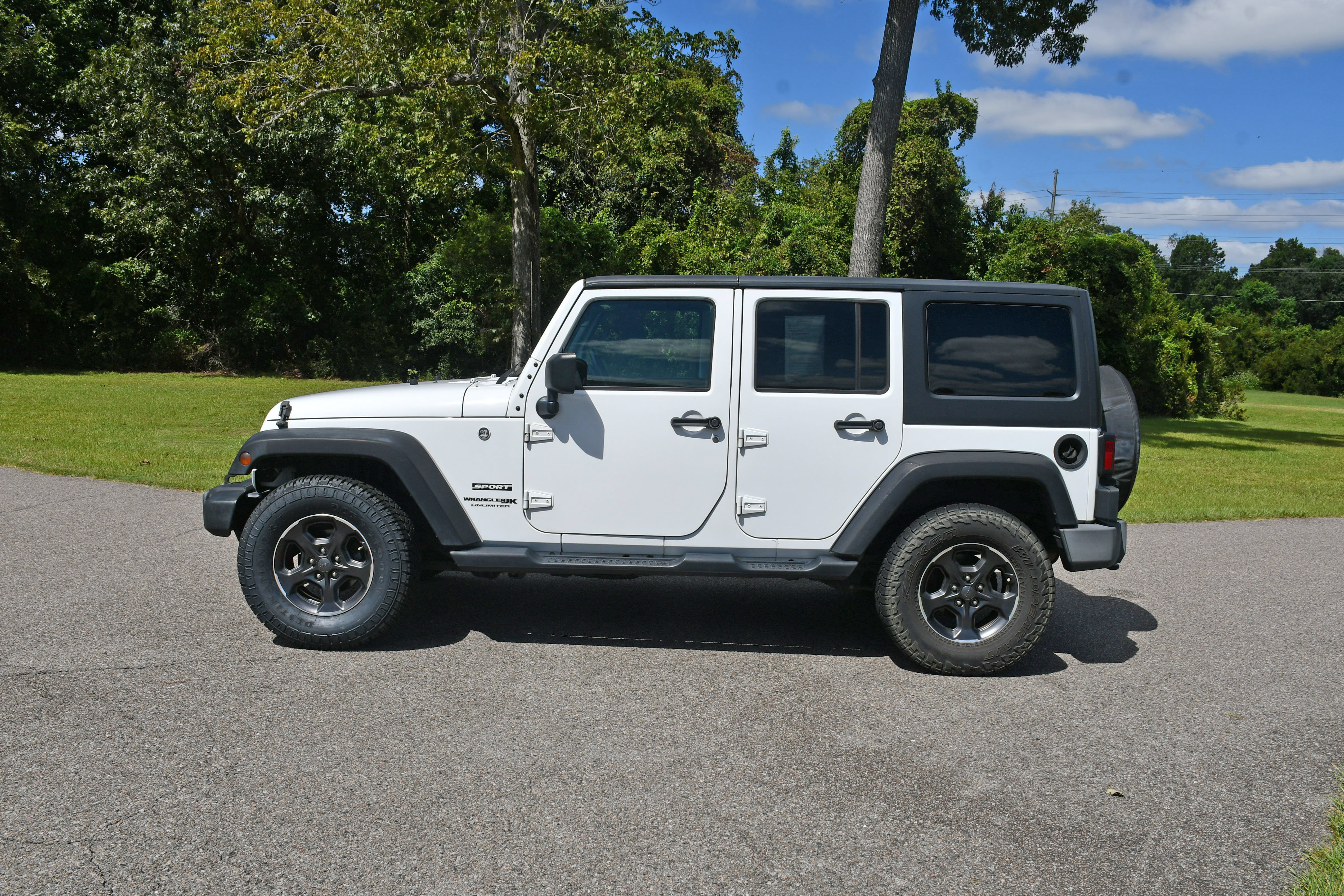 Used 2018 Jeep Wrangler Unlimited Sport S AWD/4WD image 2