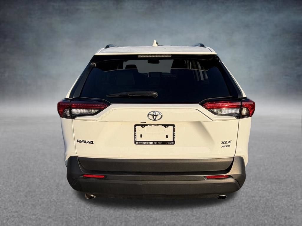 Used 2025 Toyota RAV4 XLE AWD/4WD image 4
