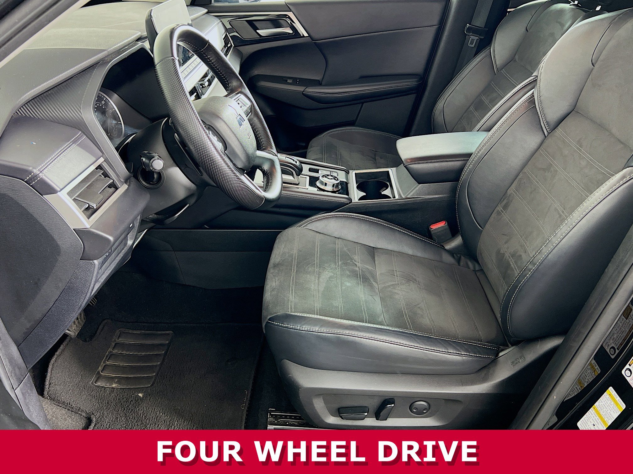 Used 2023 Mitsubishi Outlander SE image 3