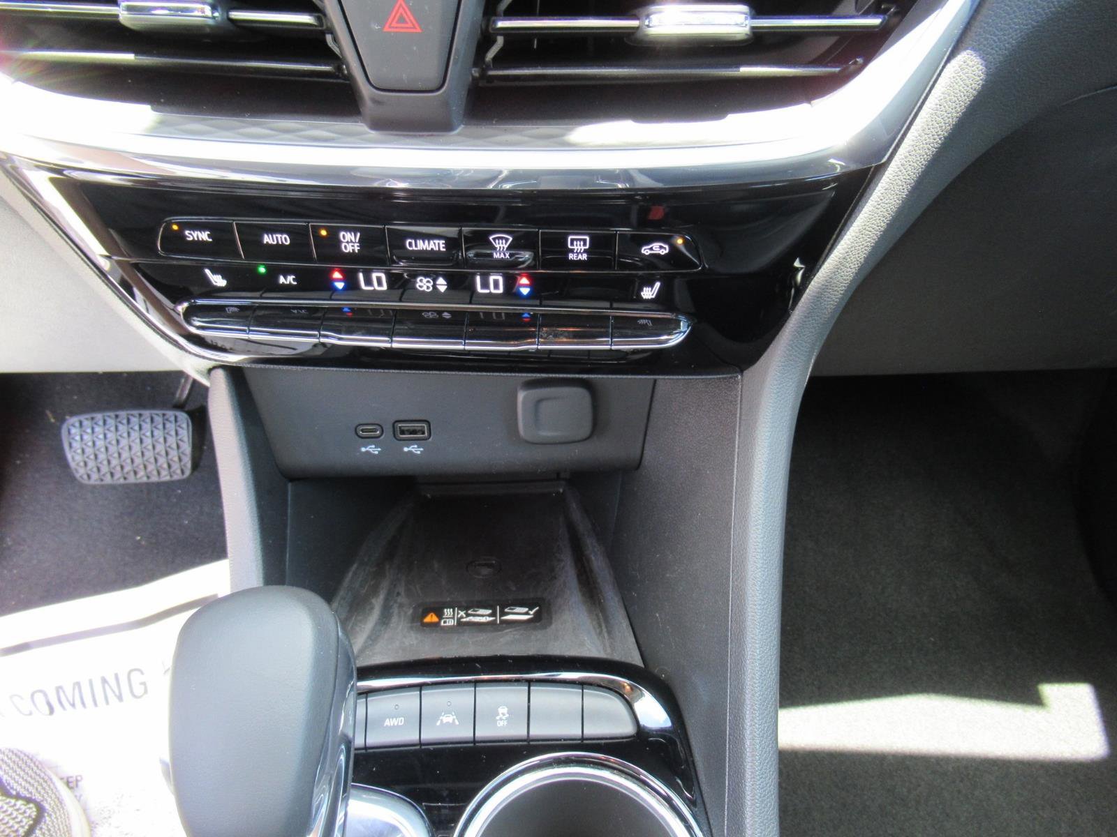 Used 2025 Buick Encore GX Avenir w/ Avenir Technology Package AWD/4WD image 24