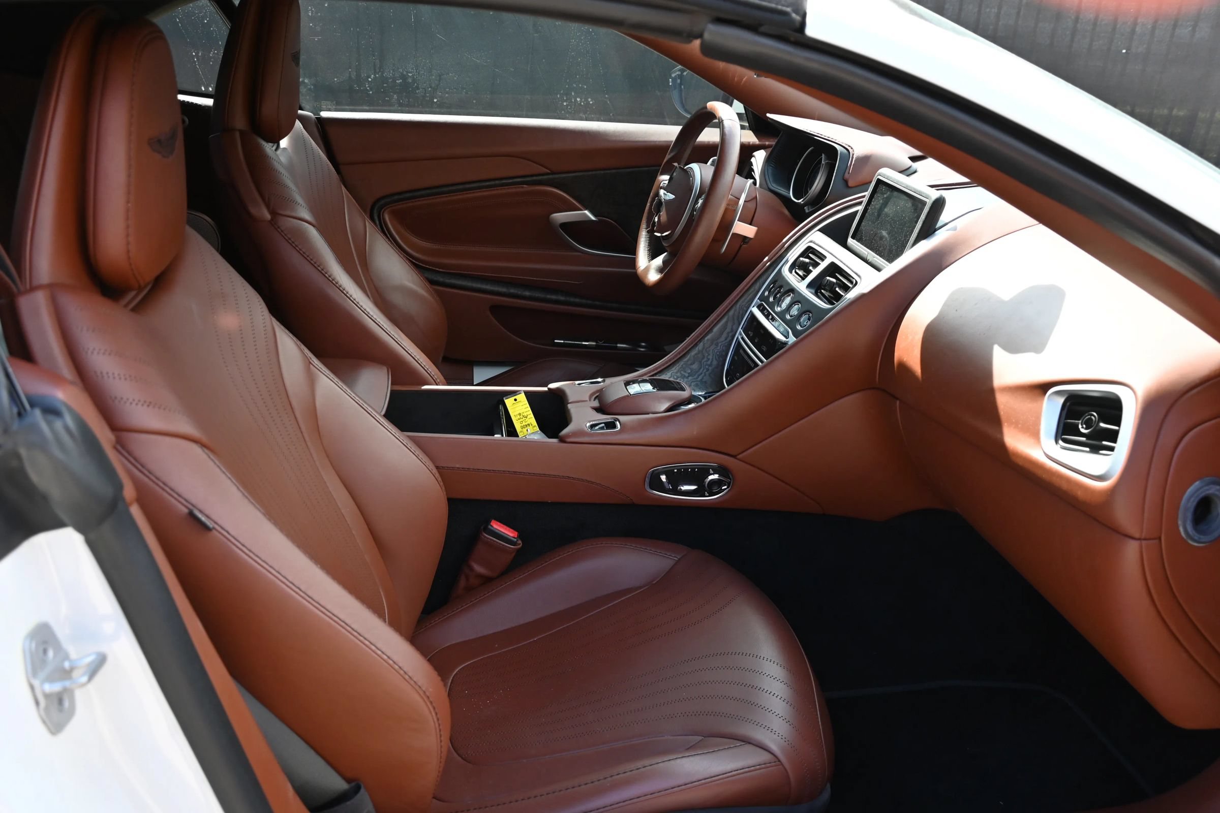 Used 2020 Aston Martin DB11 Volante RWD image 18