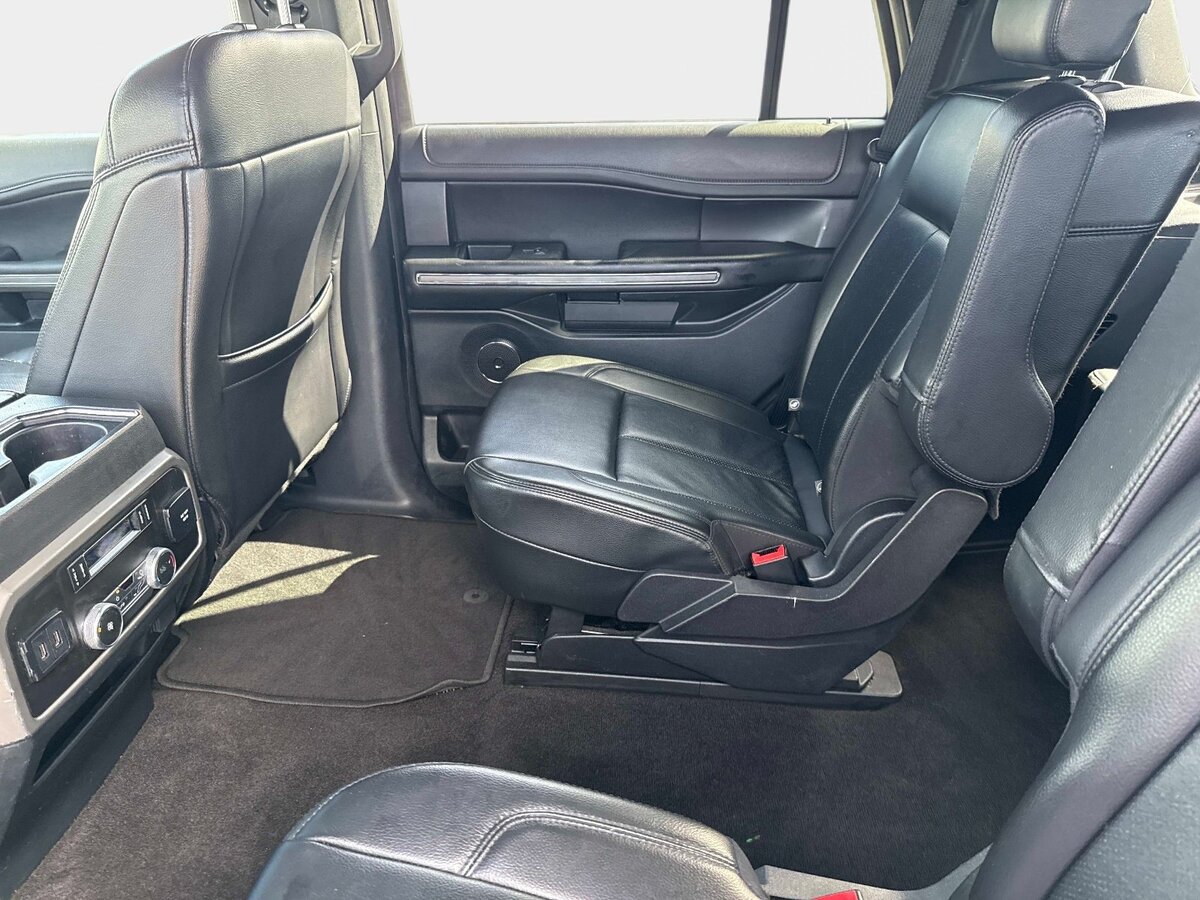 Used 2020 Ford Expedition XLT w/ Equipment Group 202A RWD image 14