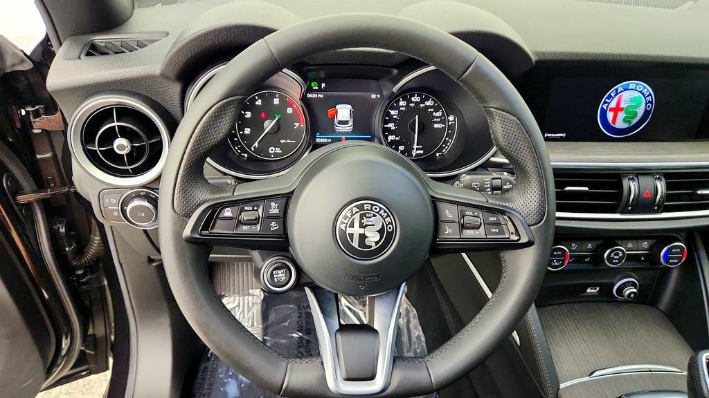Used 2023 Alfa Romeo Stelvio Ti AWD/4WD image 14