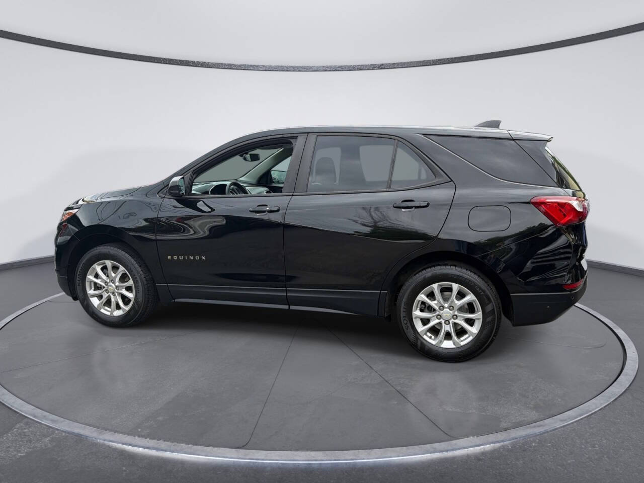 Used 2020 Chevrolet Equinox LS w/ LPO, Cargo Package AWD/4WD image 3