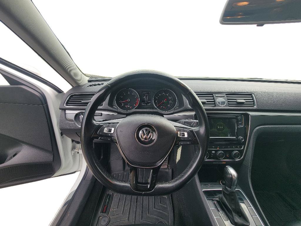 Used 2017 Volkswagen Passat 1.8T R-Line FWD image 12