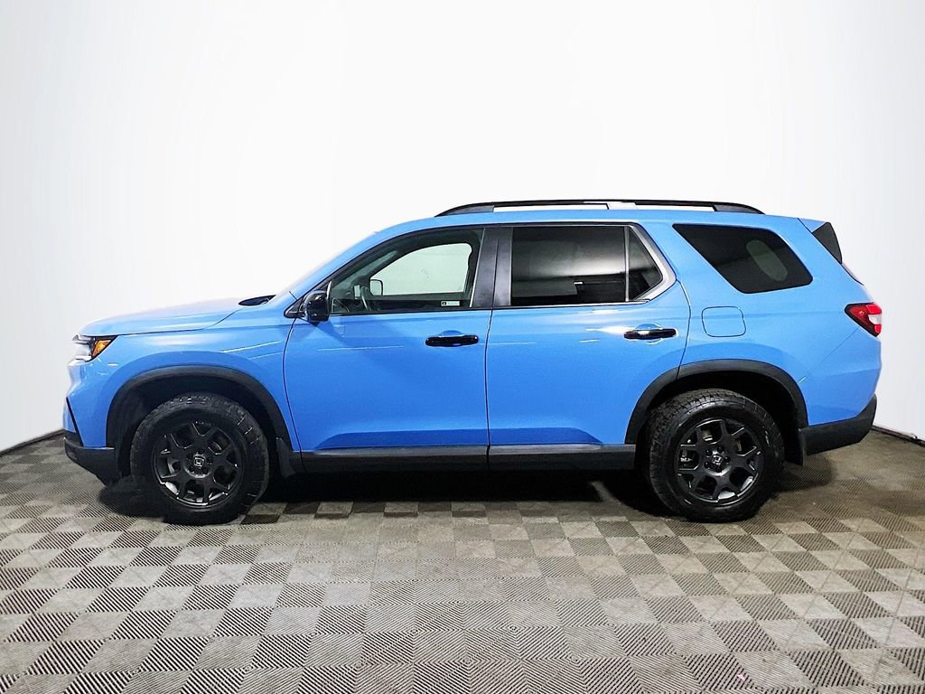 Used 2025 Honda Pilot TrailSport image 5
