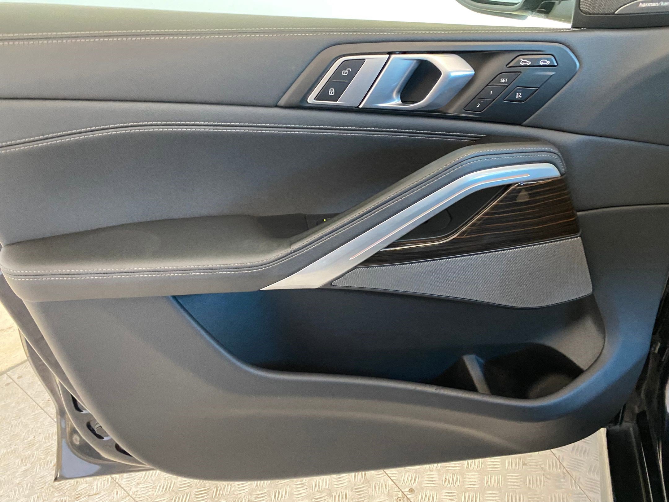 Certified 2025 BMW X6 xDrive40i image 12