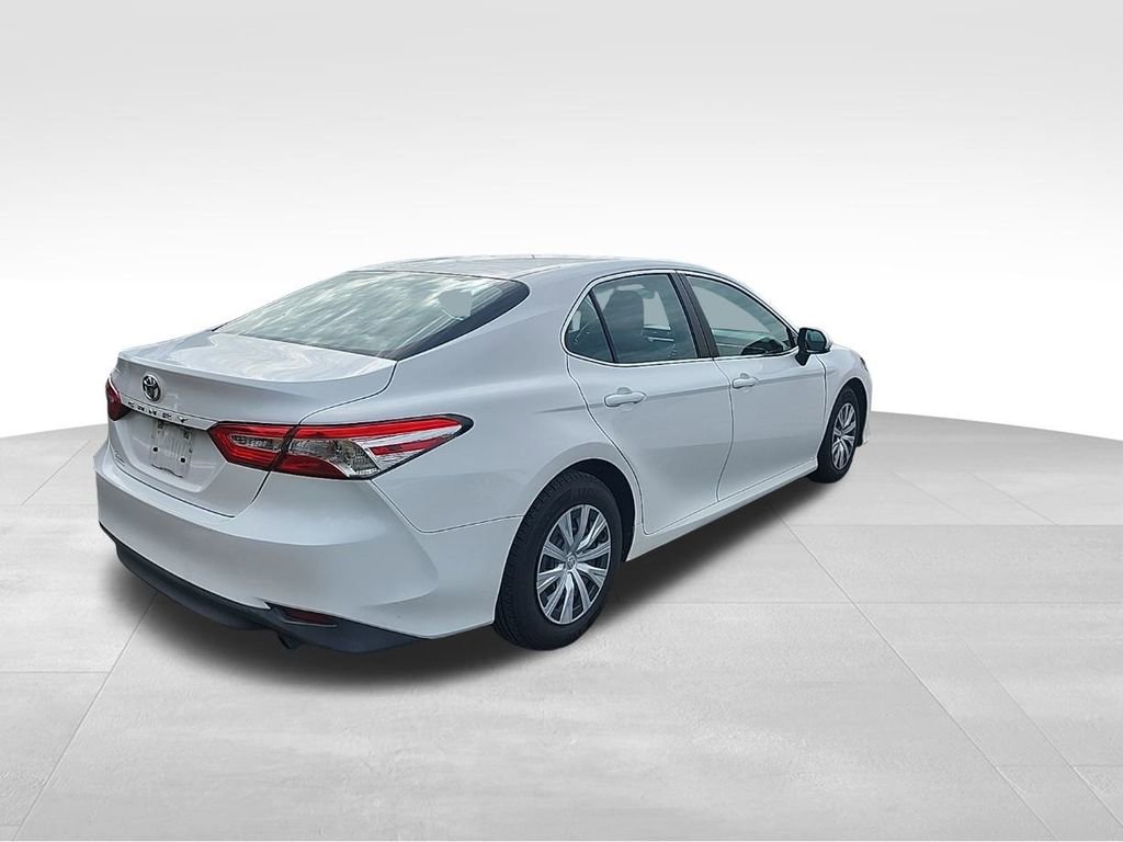 Used 2018 Toyota Camry L image 16