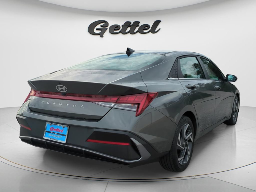 Used 2025 Hyundai Elantra SEL FWD image 5