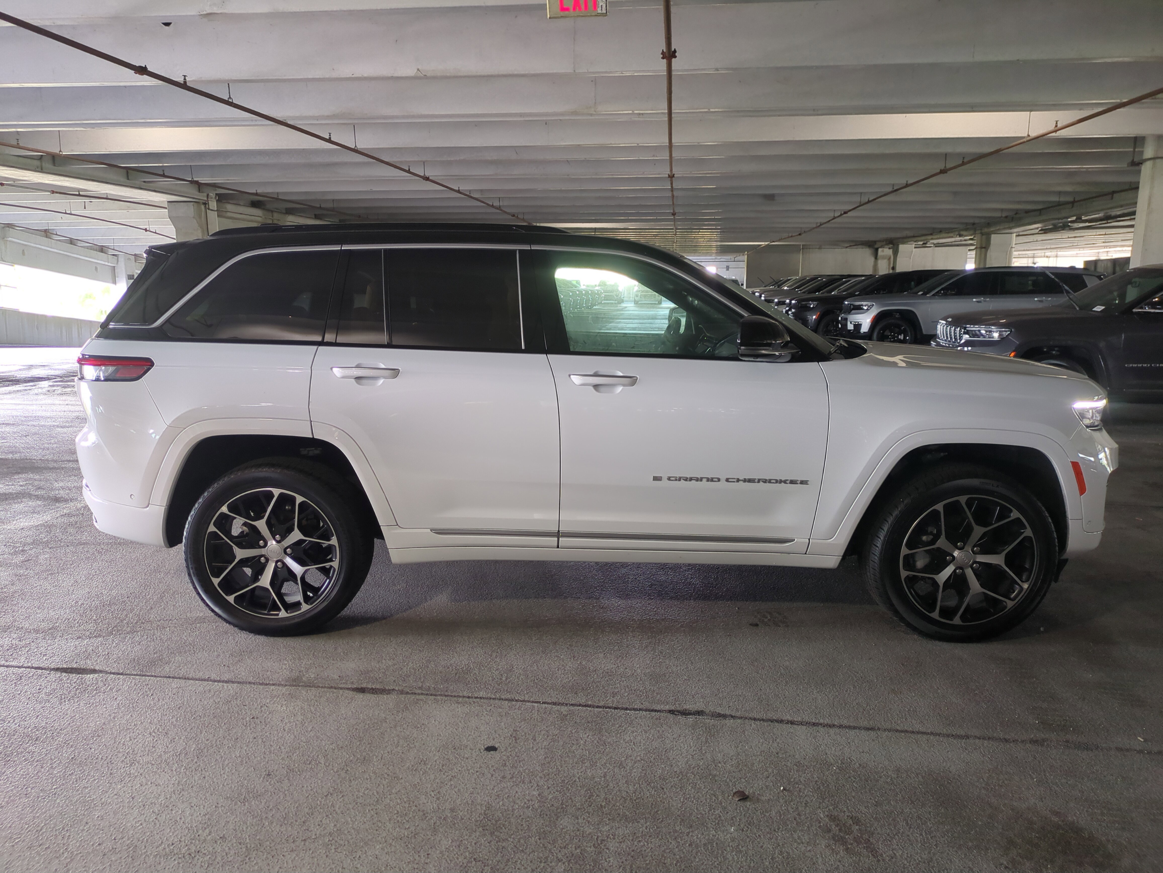 New 2025 Jeep Grand Cherokee Summit image 4