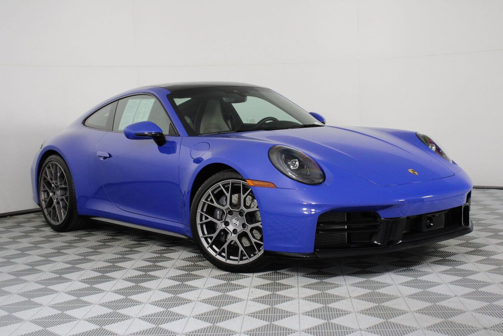 Certified 2025 Porsche 911 Carrera image 9