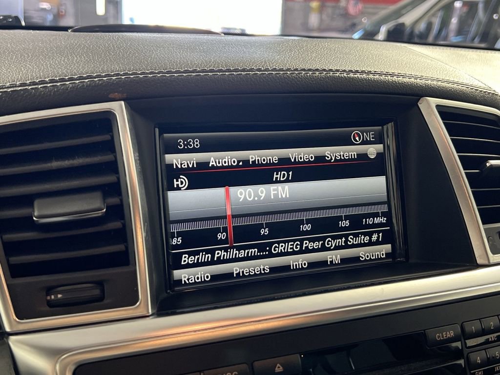 Used 2016 Mercedes-Benz GL 450 4MATIC image 18