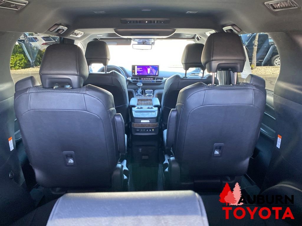 Used 2025 Toyota Sienna Platinum AWD/4WD image 9