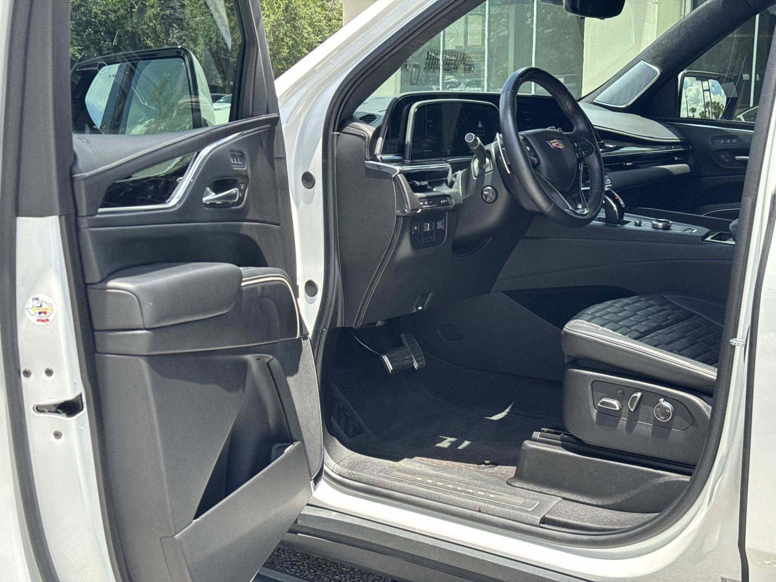 Certified 2024 Cadillac Escalade V w/ LPO, ONYX Package AWD/4WD image 13