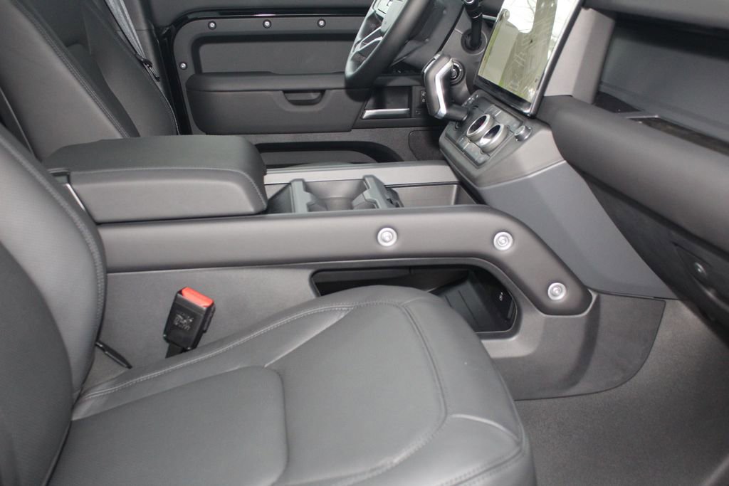 New 2026 Land Rover Defender 110 S AWD/4WD image 9