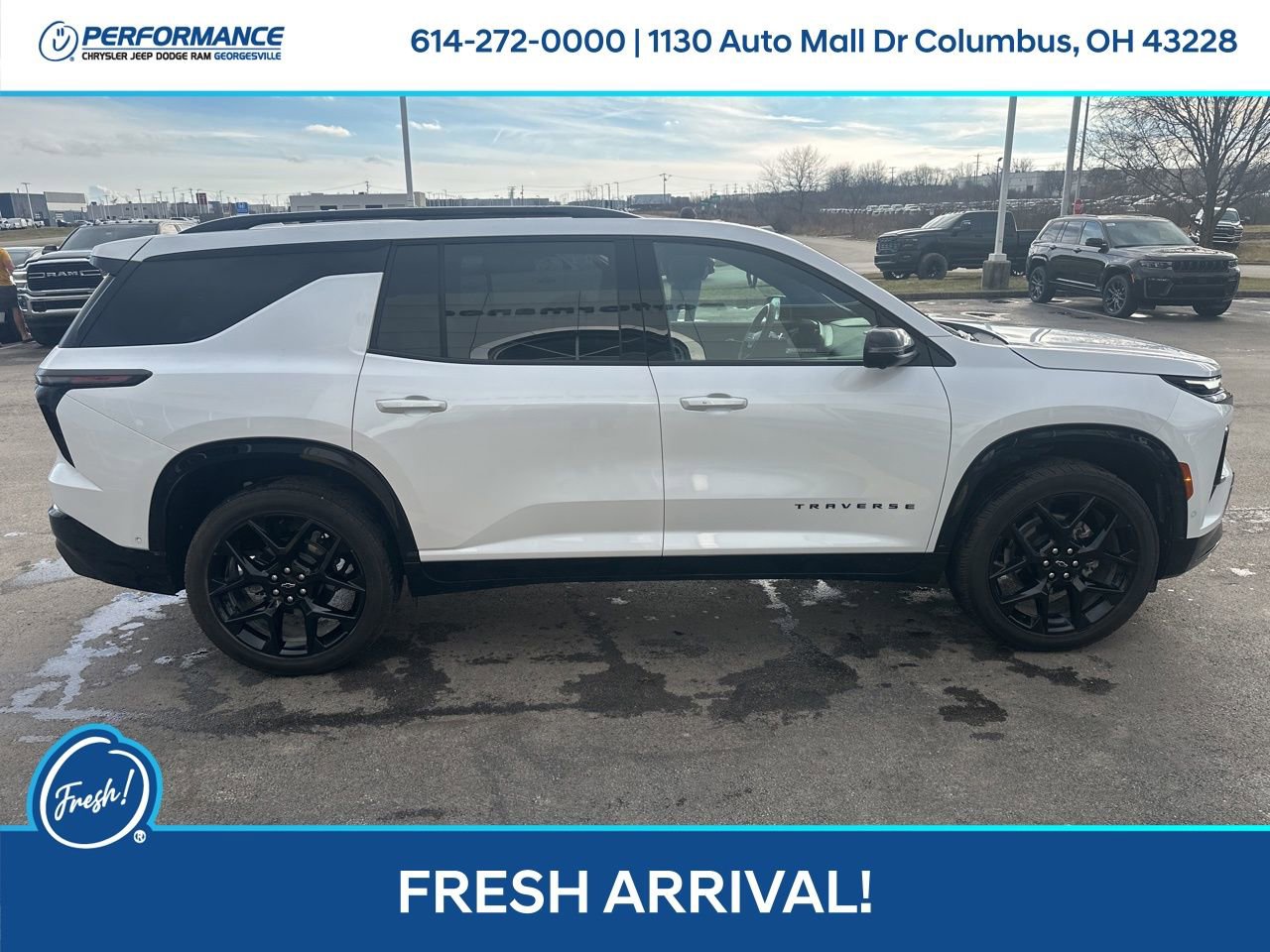 Used 2025 Chevrolet Traverse RS image 3