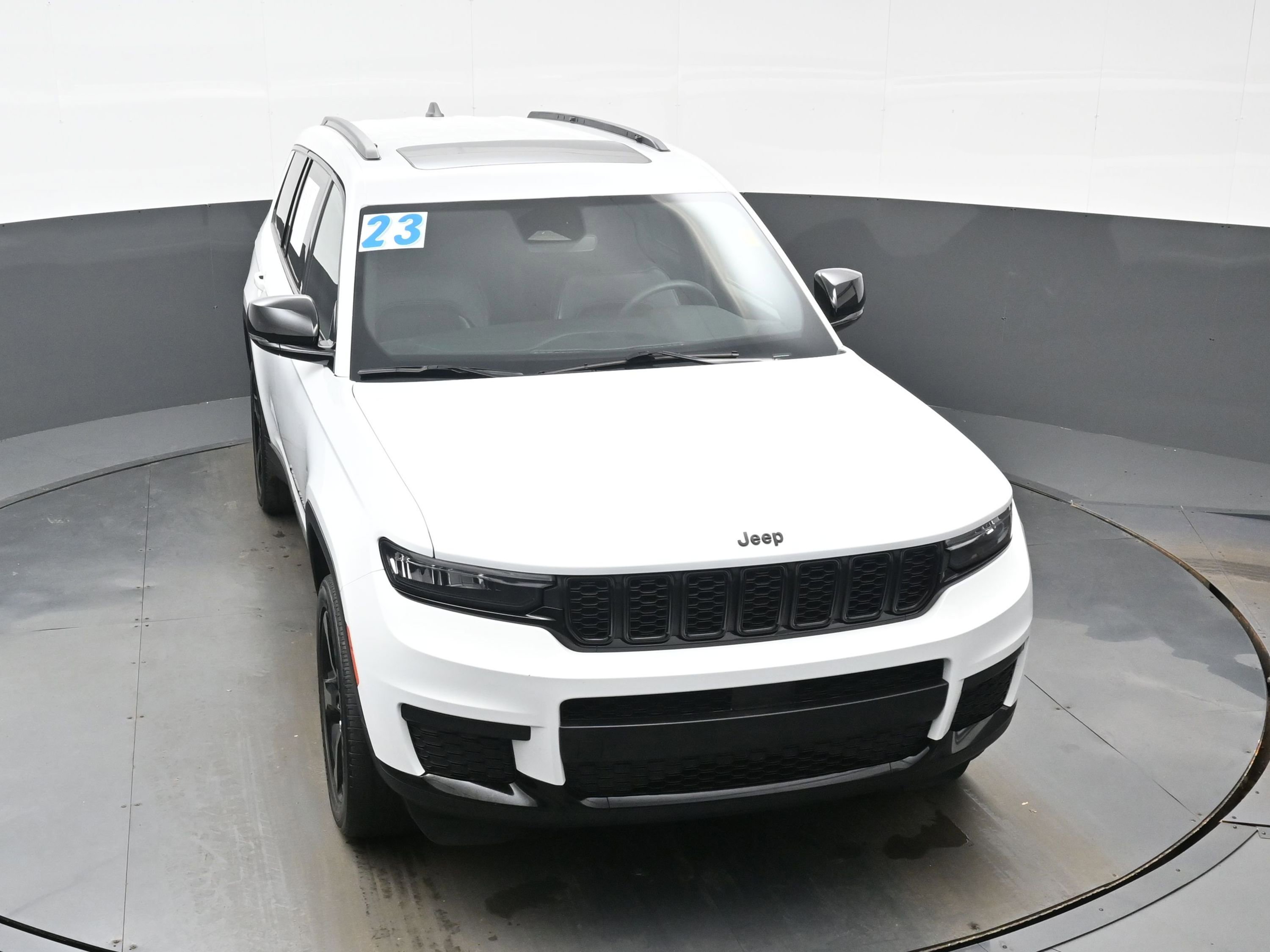 Used 2023 Jeep Grand Cherokee L Laredo image 40