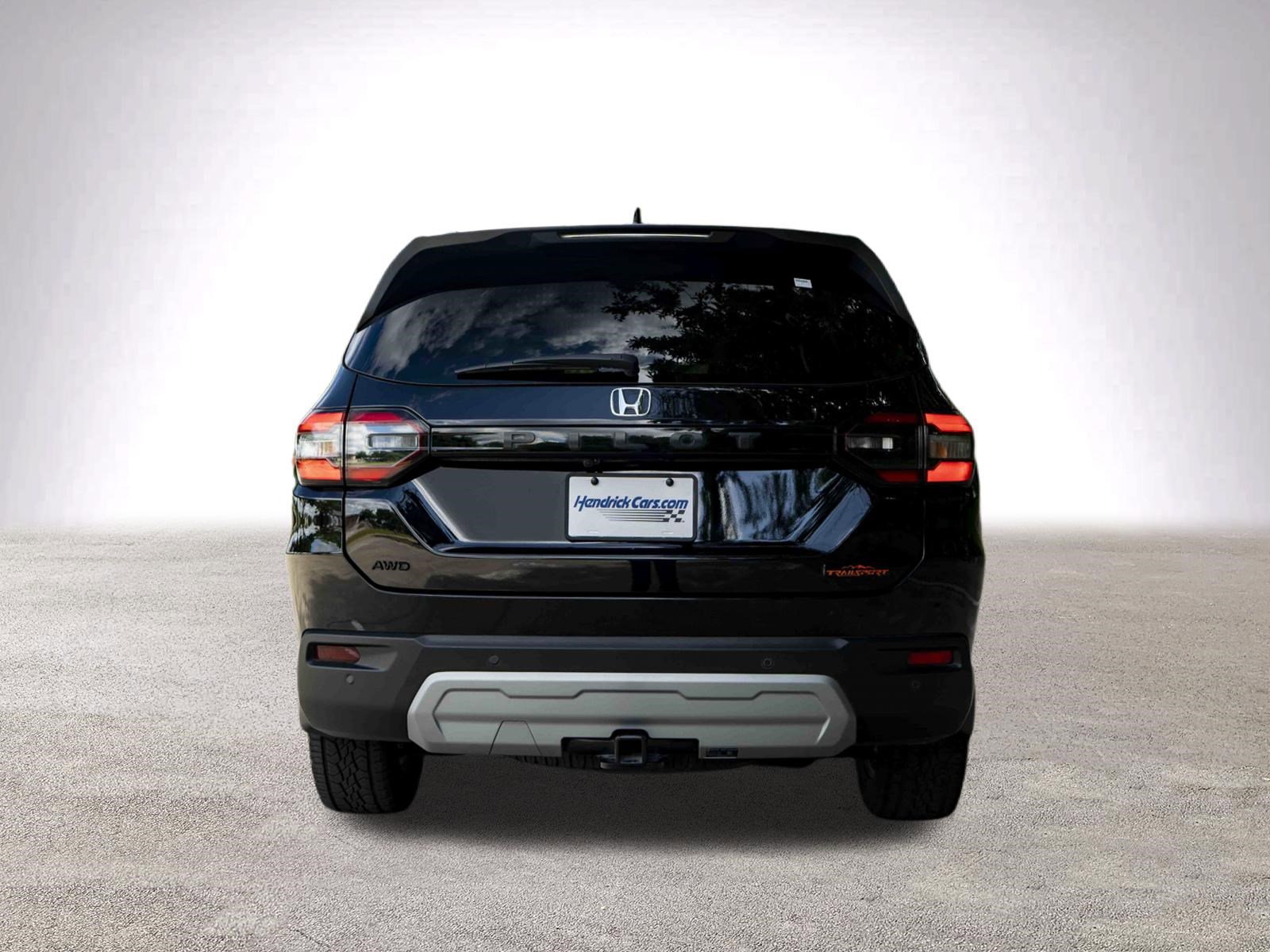 Used 2025 Honda Pilot TrailSport image 8