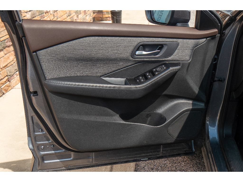 Used 2023 Nissan Rogue SV AWD/4WD image 10