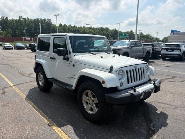 Used 2015 Jeep Wrangler Sahara w/ Connectivity Group AWD/4WD image 4