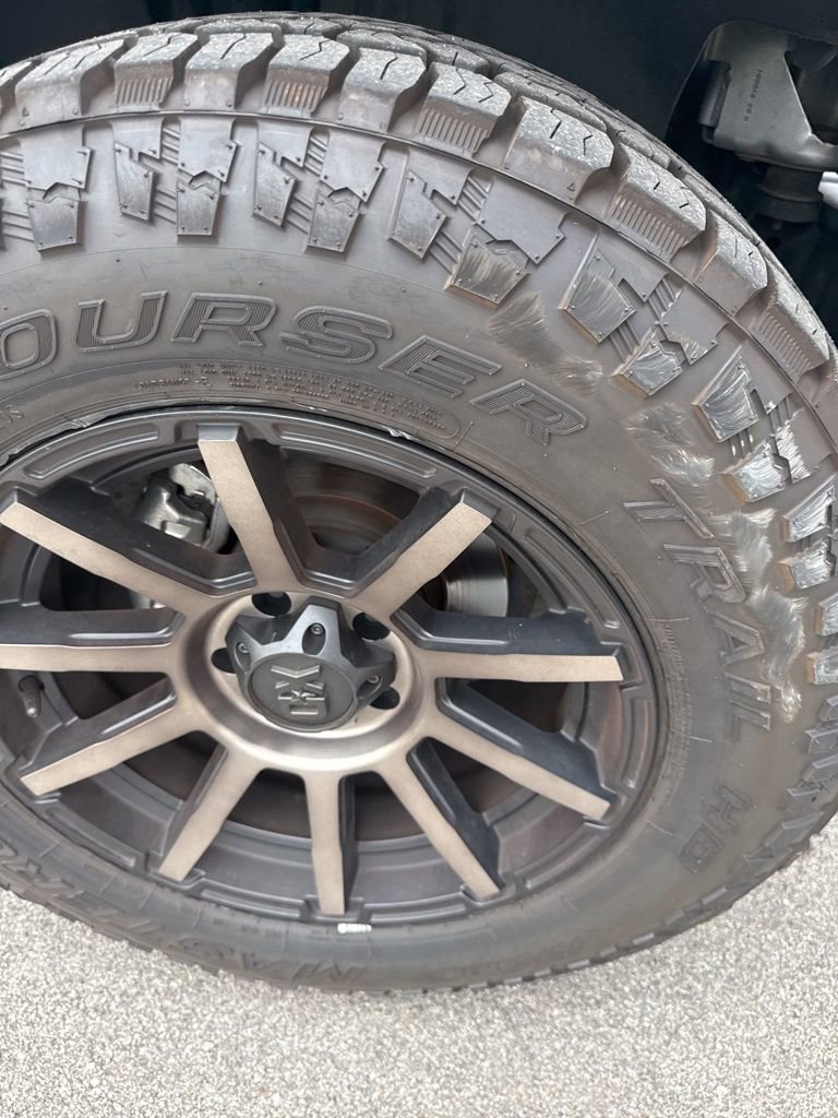 Used 2016 Jeep Wrangler Unlimited Sahara w/ Connectivity Group image 18