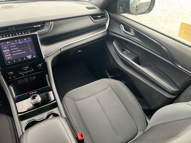 Used 2024 Jeep Grand Cherokee Laredo image 22