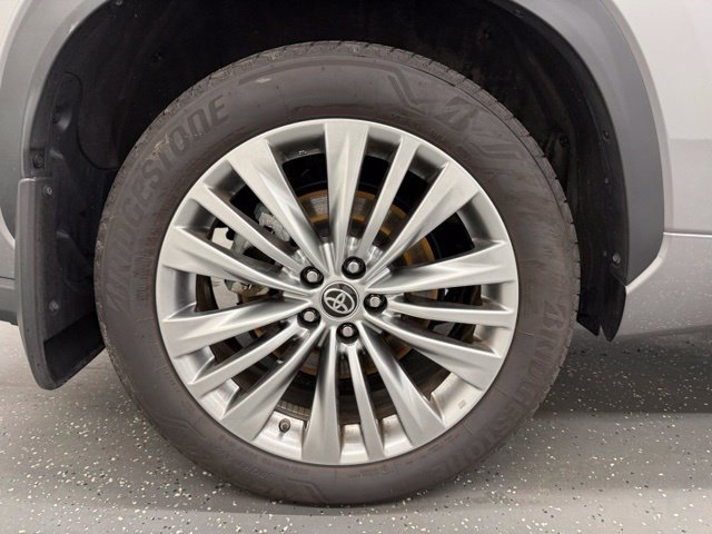 Certified 2025 Toyota Highlander Platinum AWD/4WD image 22