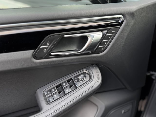 New 2026 Porsche Macan AWD/4WD image 14