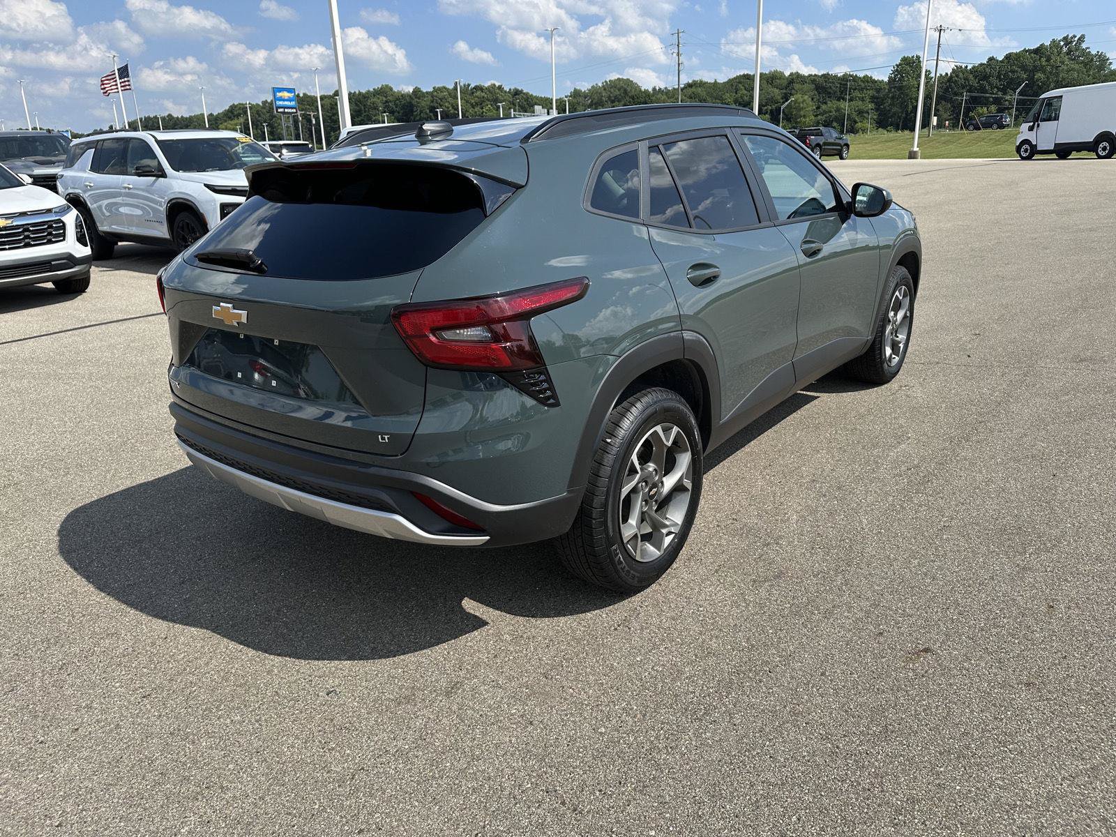 Used 2025 Chevrolet Trax LT FWD image 6