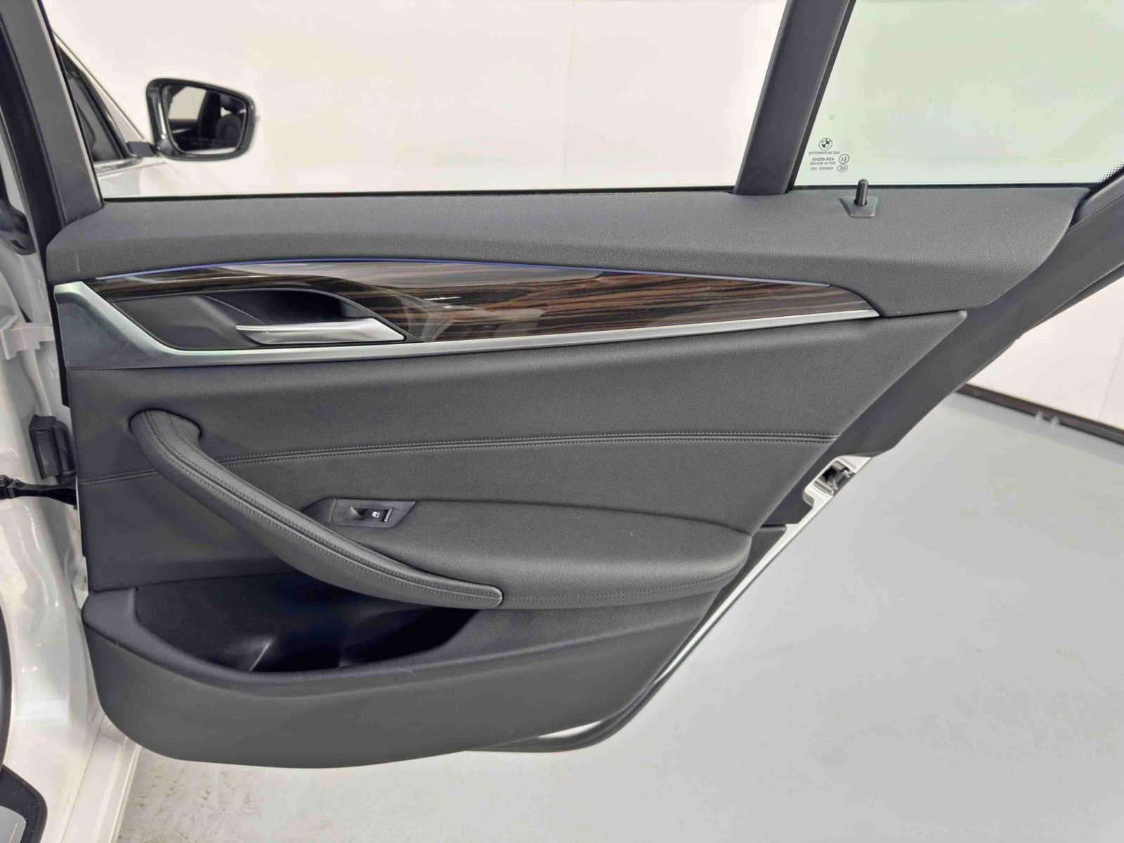 Used 2018 BMW 530e image 46