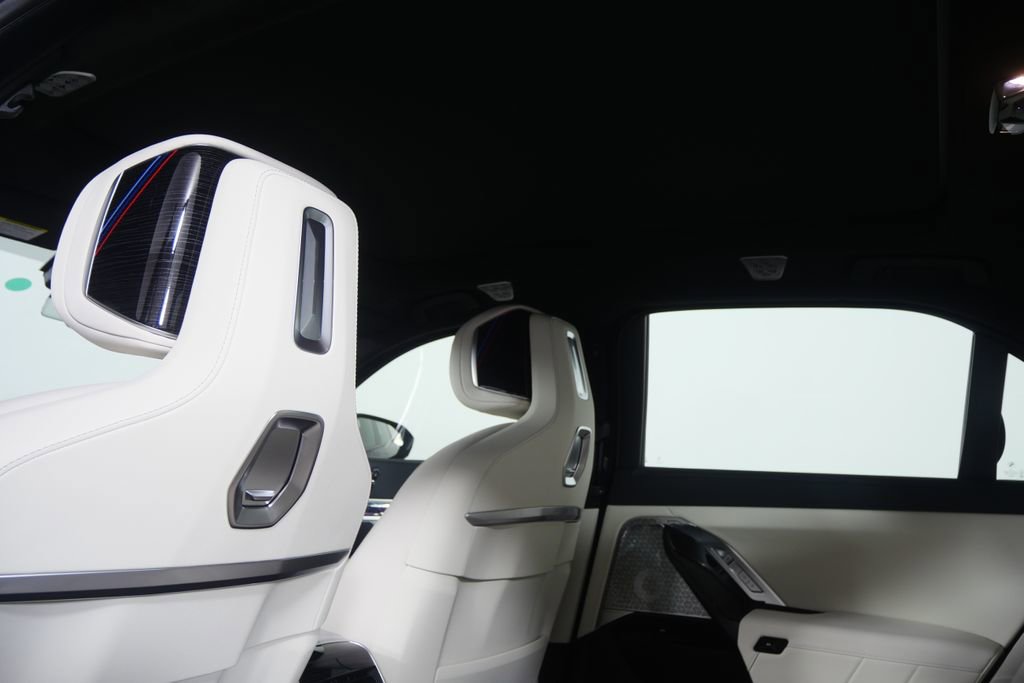 New 2026 BMW i7 xDrive60 w/ Executive Package image 16