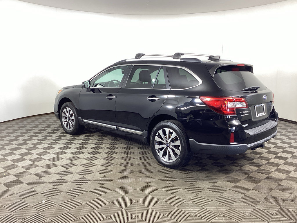 Used 2017 Subaru Outback 3.6R Touring AWD/4WD image 6