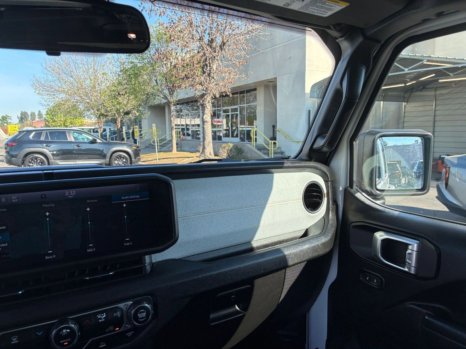 Used 2025 Jeep Wrangler Sport S image 34