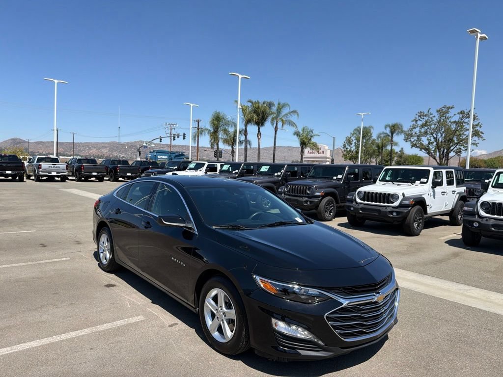 Used 2023 Chevrolet Malibu LT FWD image 2