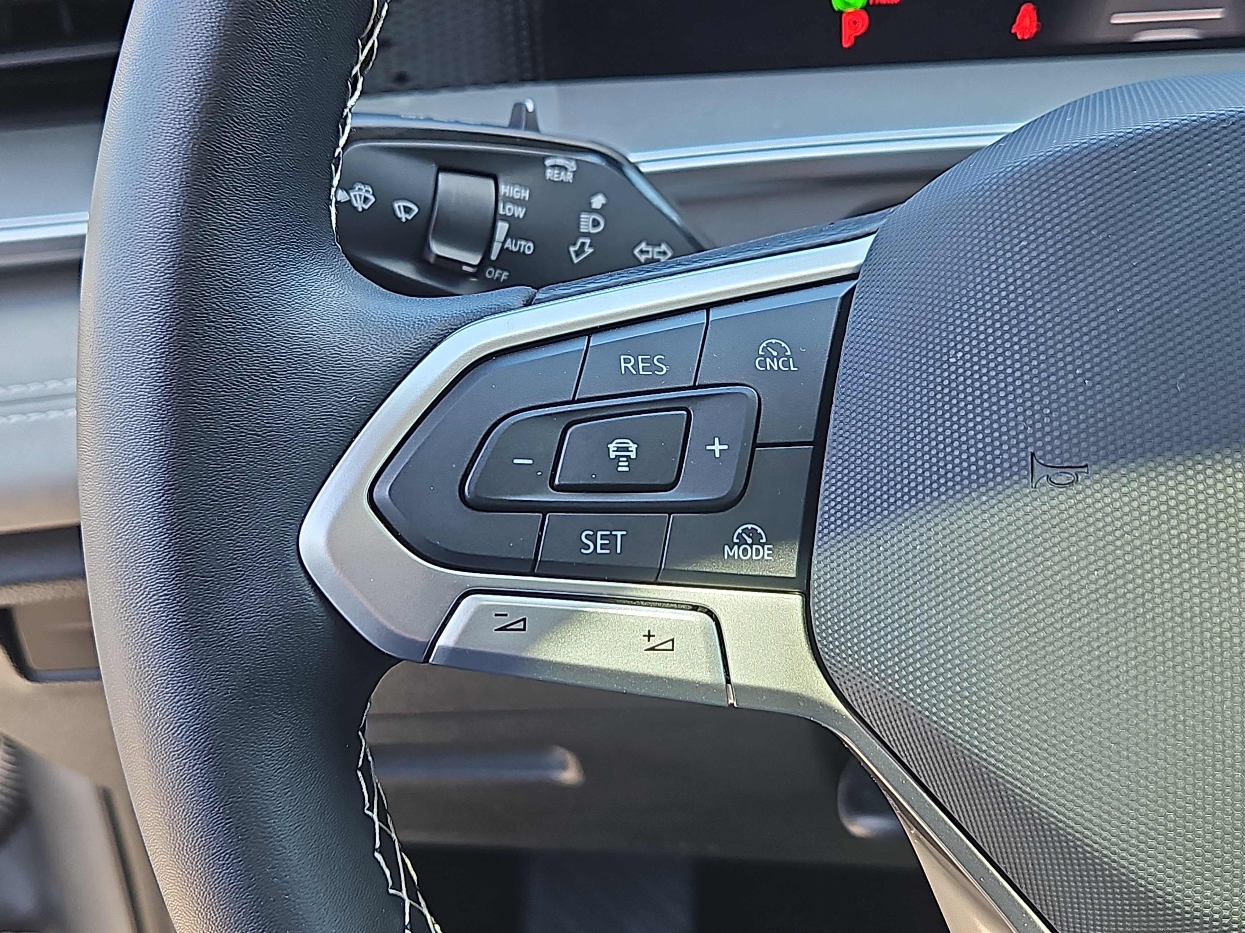 Used 2025 Volkswagen Tiguan SE AWD/4WD image 16