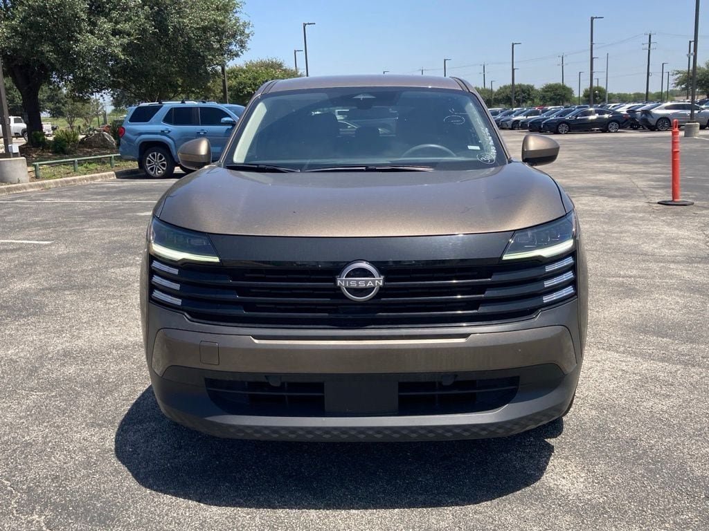 Used 2025 Nissan Kicks SV AWD/4WD image 2