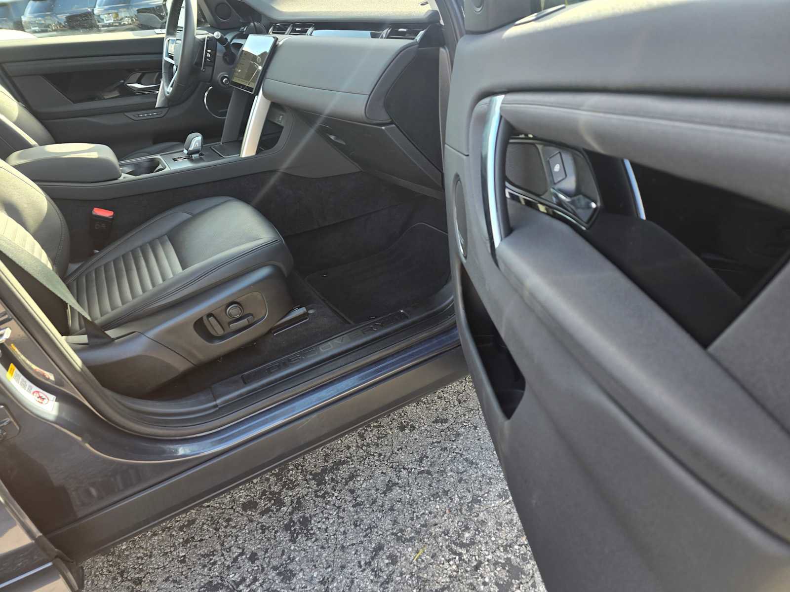 Used 2025 Land Rover Discovery Sport S image 10